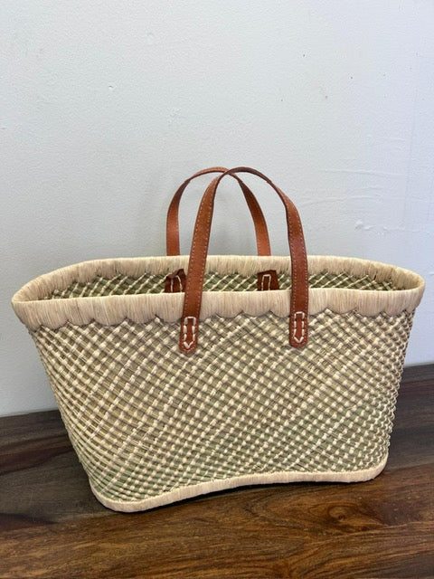 Light colored tote for a fun day at the beach.