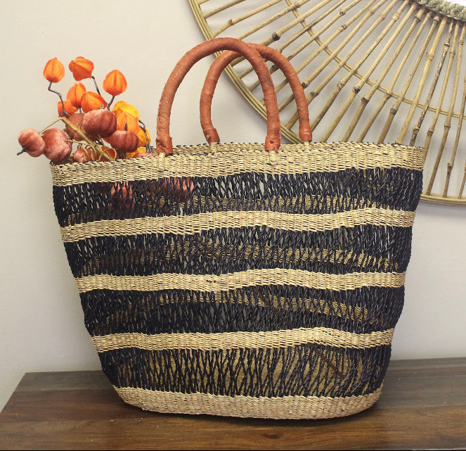Black and natural lace-patterned fair trade tote made from dried vetiver grass.