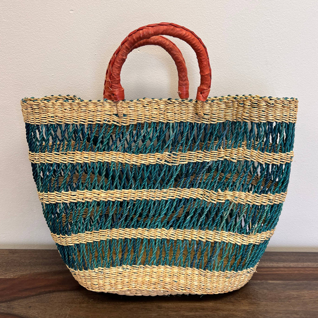 Sustainable lace weave shopping basket with artisan craftsmanship, perfect for the farmers market.
