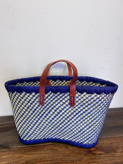 Blue checkered tote designed for the beach.