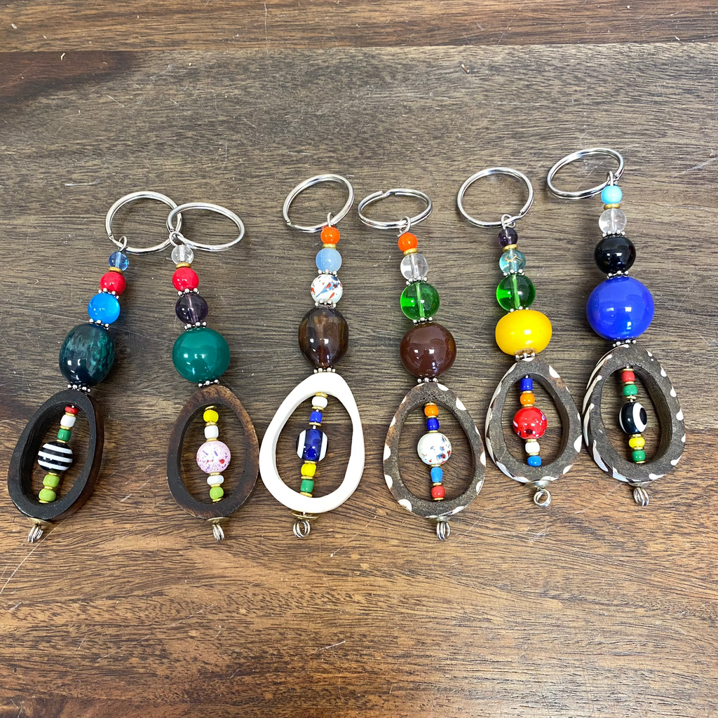 ハンドメイドアクセサリー Bone & Bead Keychain, Set of 6 – Gitzell FairTrade
