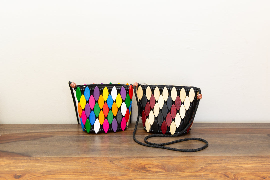 Colorful wooden crossbody handbags that are perfect for summer!