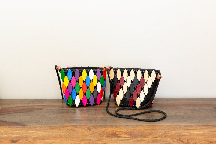 Colorful wooden crossbody handbags that are perfect for summer!