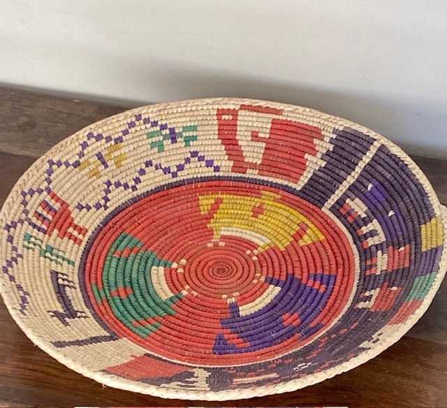 Artistic grass woven bowls