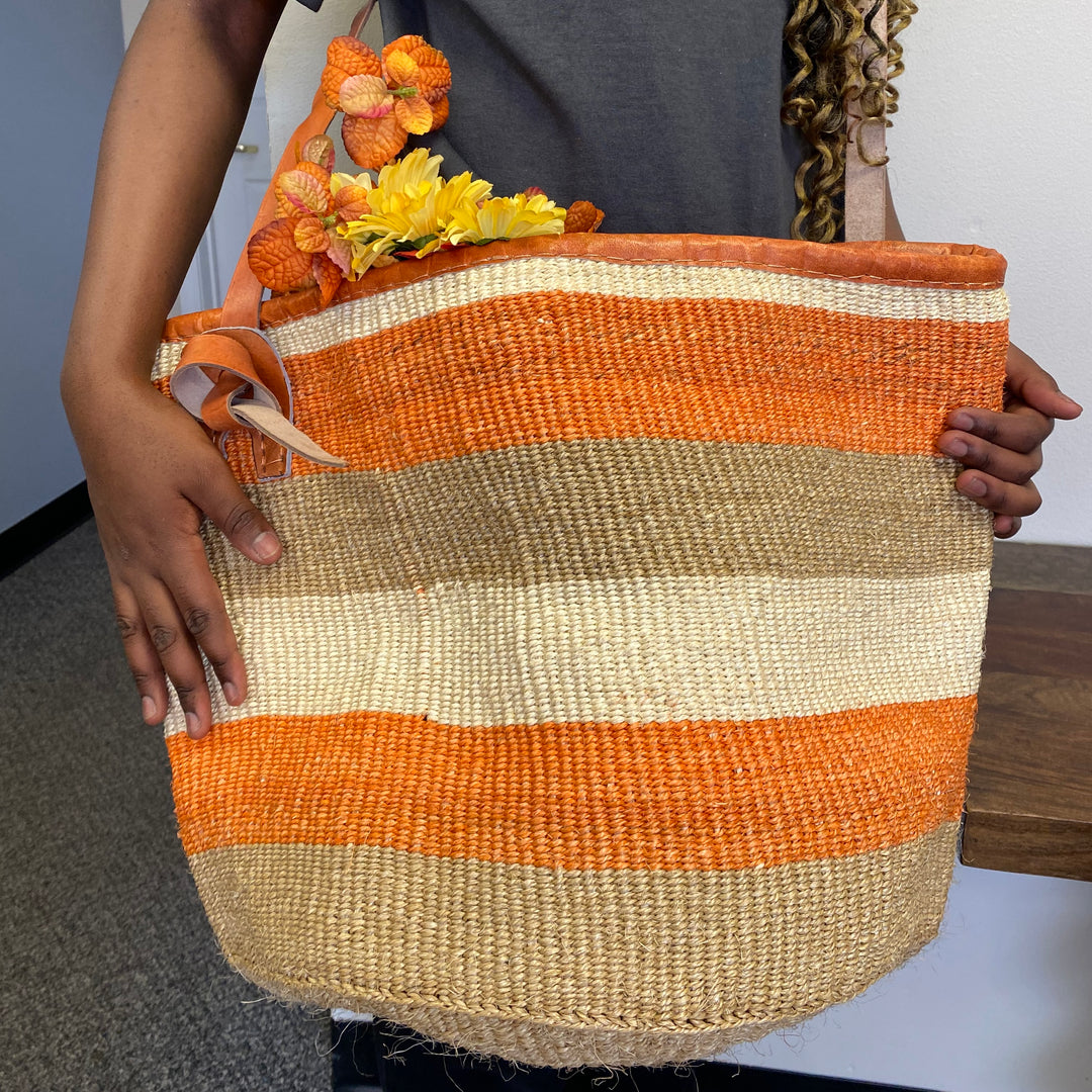Handwoven sisal bag with leather details, eco-friendly and artisan-crafted.
