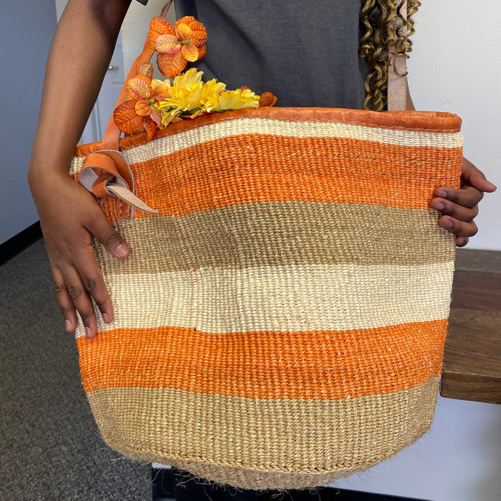 Handwoven sisal bag with leather details, eco-friendly and artisan-crafted.