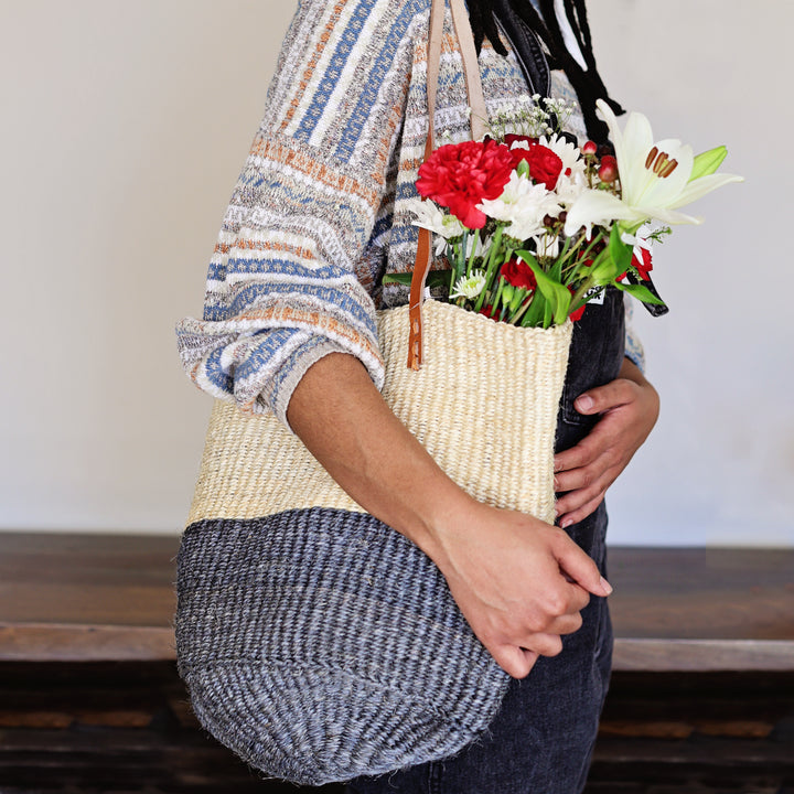 Our fair-trade, big stripe Wilma tote bag comes with long handles so you can carry everything from the farmers market home.