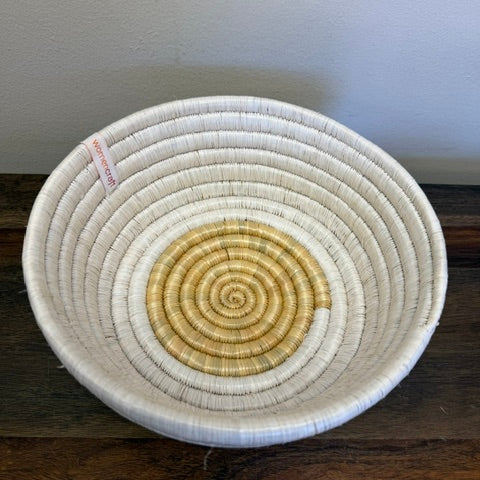 White trimmed round bread basket, perfect for hosting sustainably. 