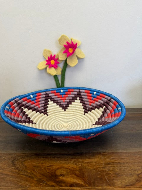 Side view of the Zigzag Peaks Rwanda sisal basket handcrafted by fair trade artisans using sustainable sisal fibers.